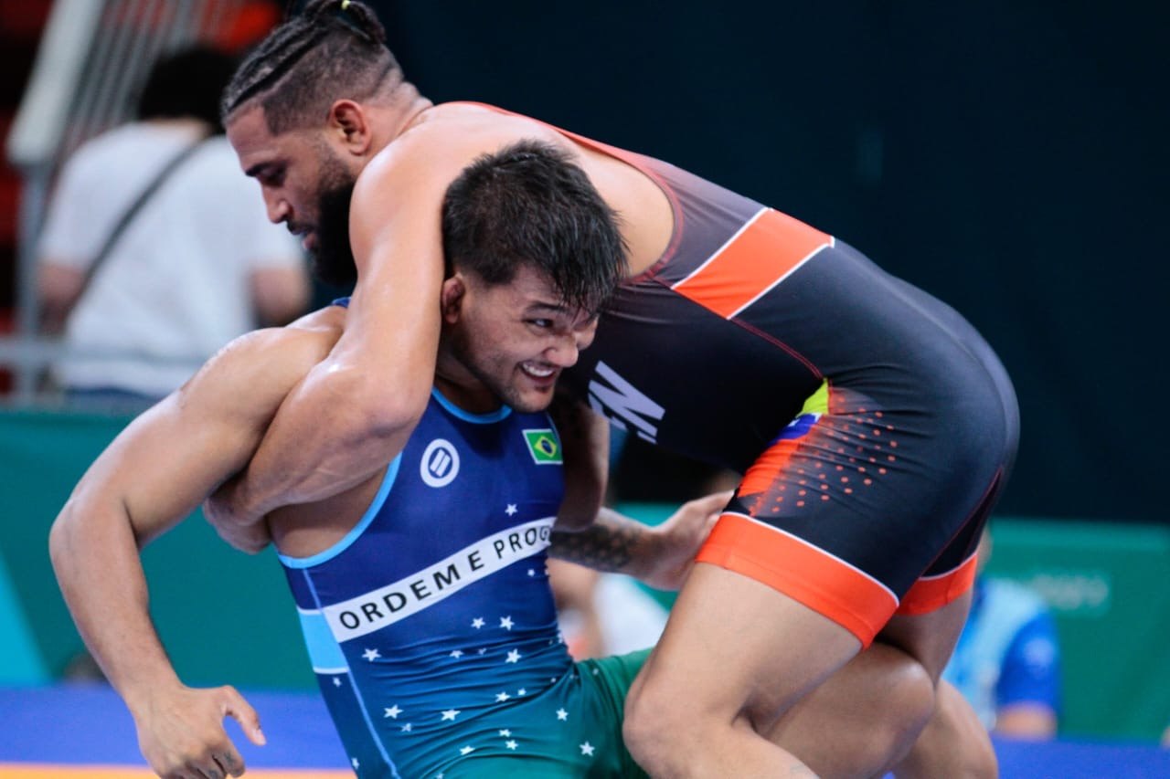 Luta de wrestling, primeiro passo ao domínio completo